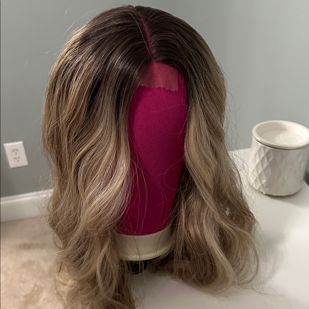 Blonde/Bronde Wavy Hair Wig never worn.